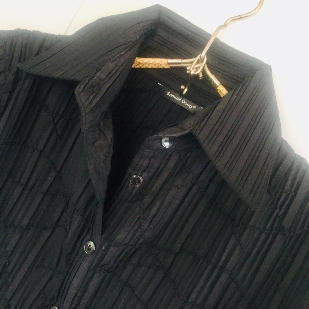 Beautiful SAMUEL DONG black ‘textured’ blouse!!